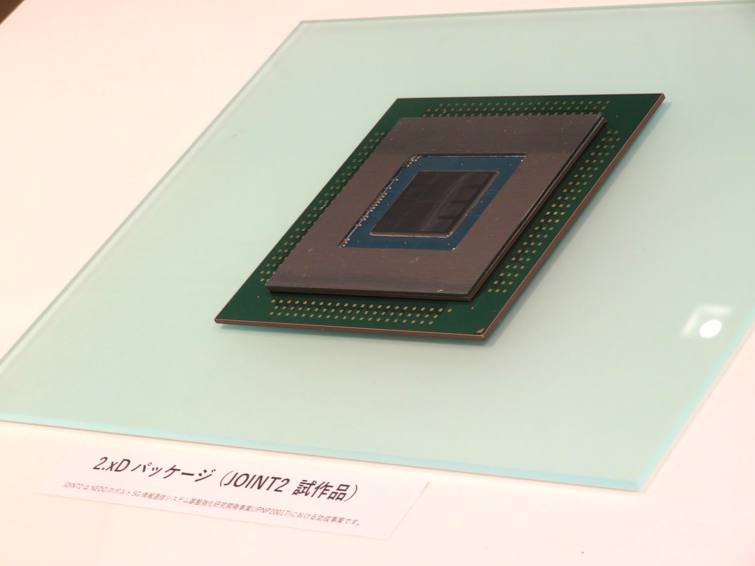 AI半導体に液晶の知見、JDIなどパネルレベルパッケージ参入へ（2ページ