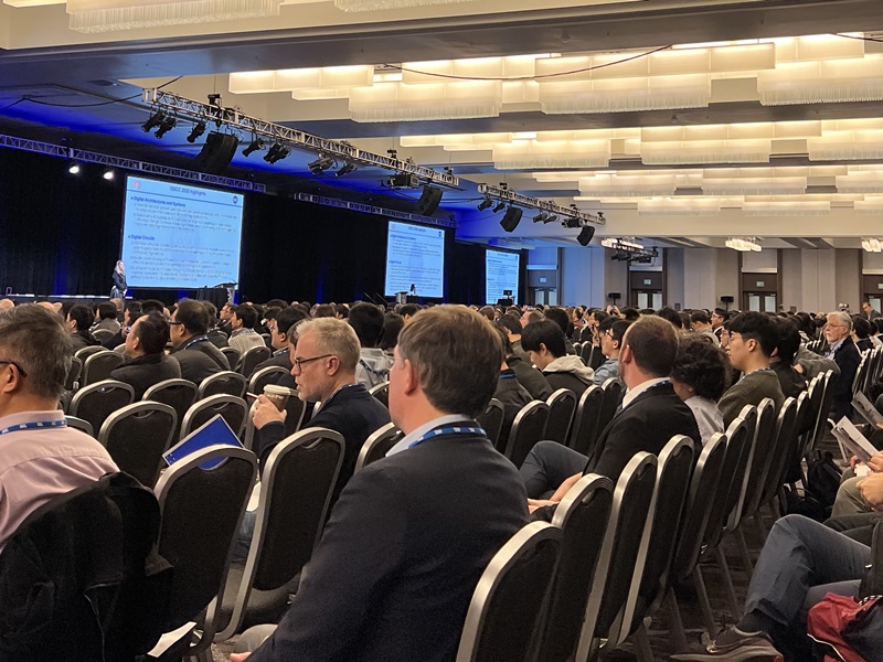 半導体にDeepSeekショック、「AIの進化に追い付いていない」