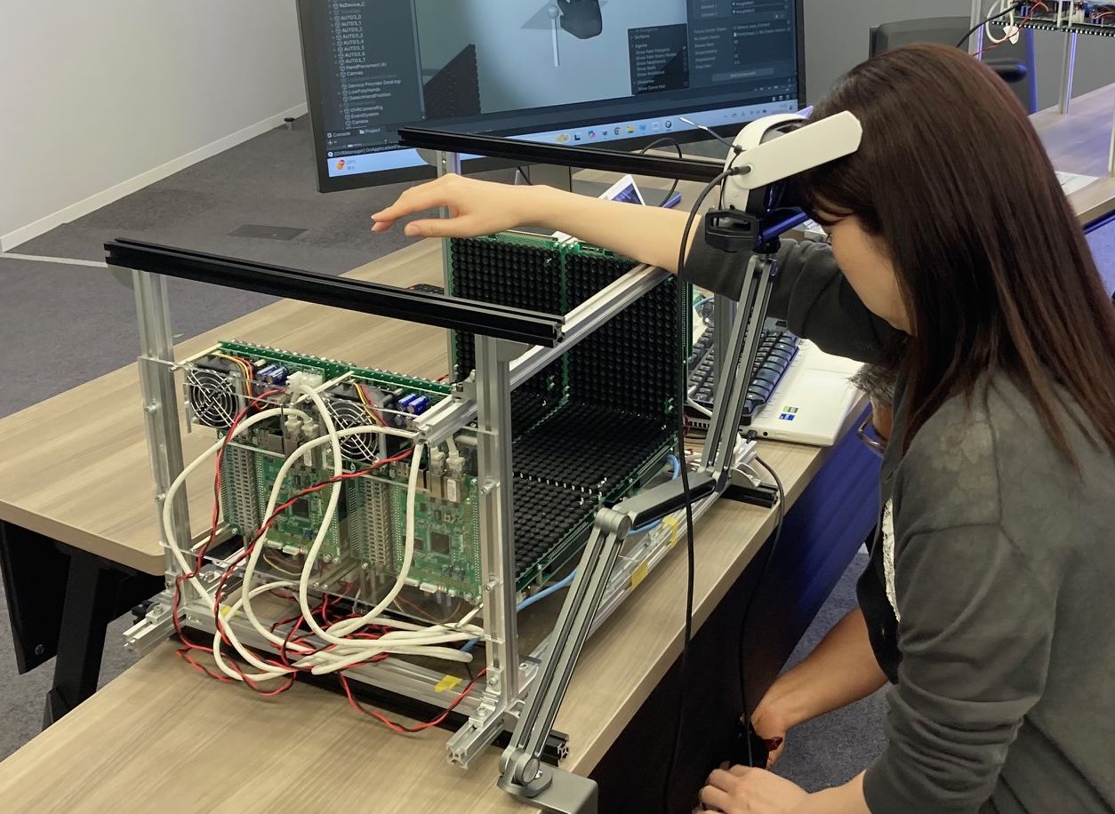 空中で力強くリアルな触感を再現、NTTが超音波で新技術 | 日経クロス