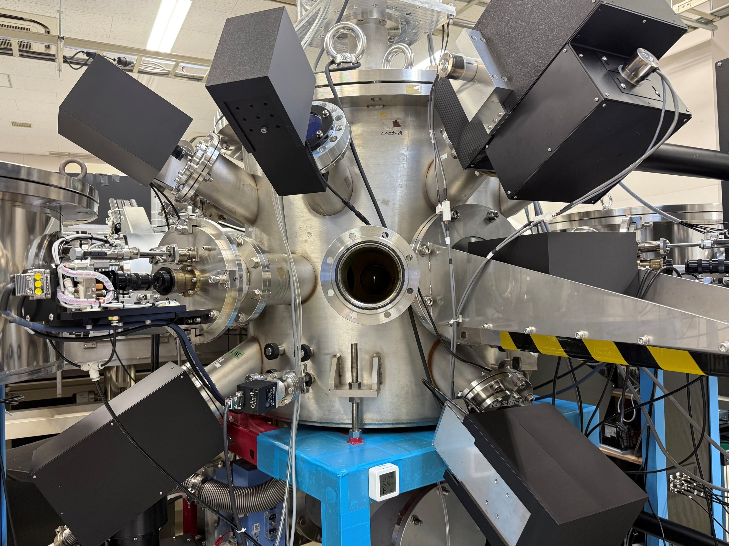 核融合炉向けレーザー制御、精度99％誤差0.2mmで照射 EX-Fusion | 日経