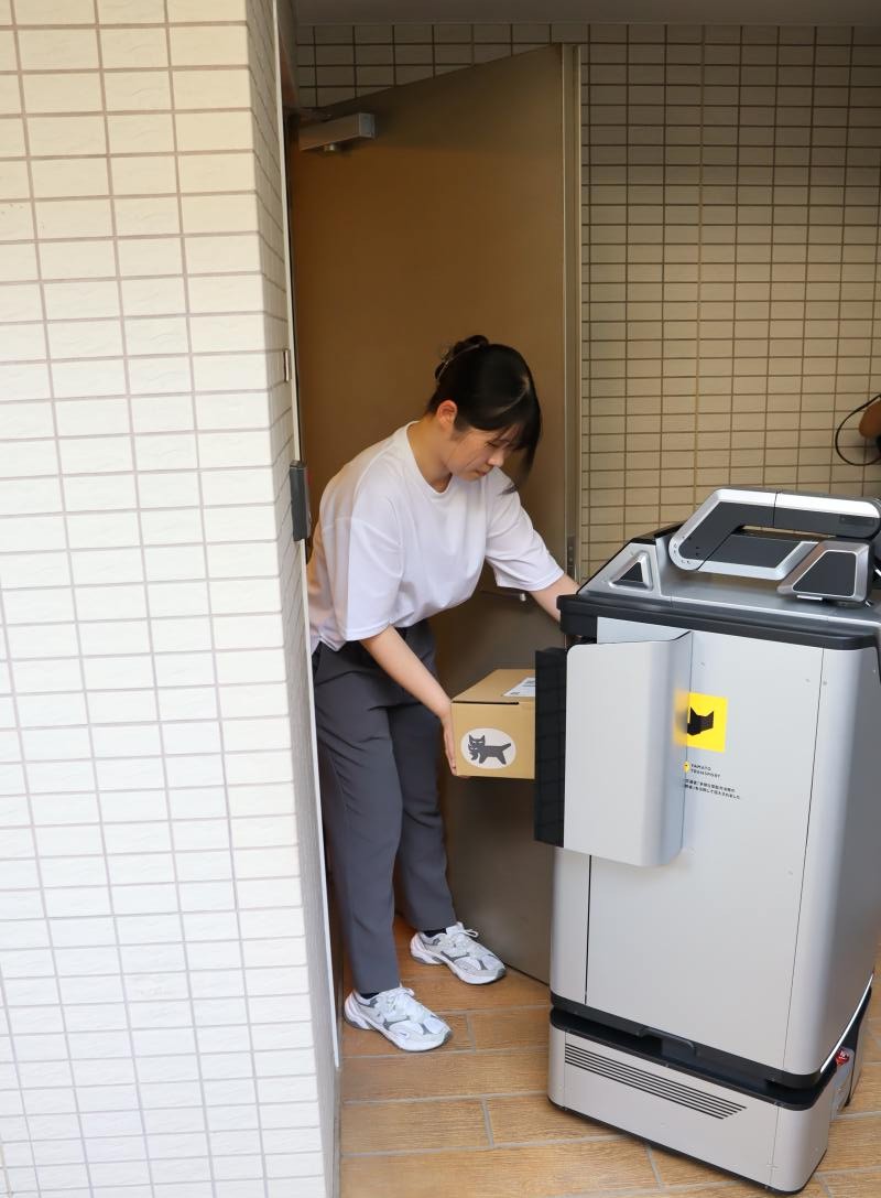 ヤマト運輸が挑む宅配ラストワンマイル ロボットが玄関まで配送