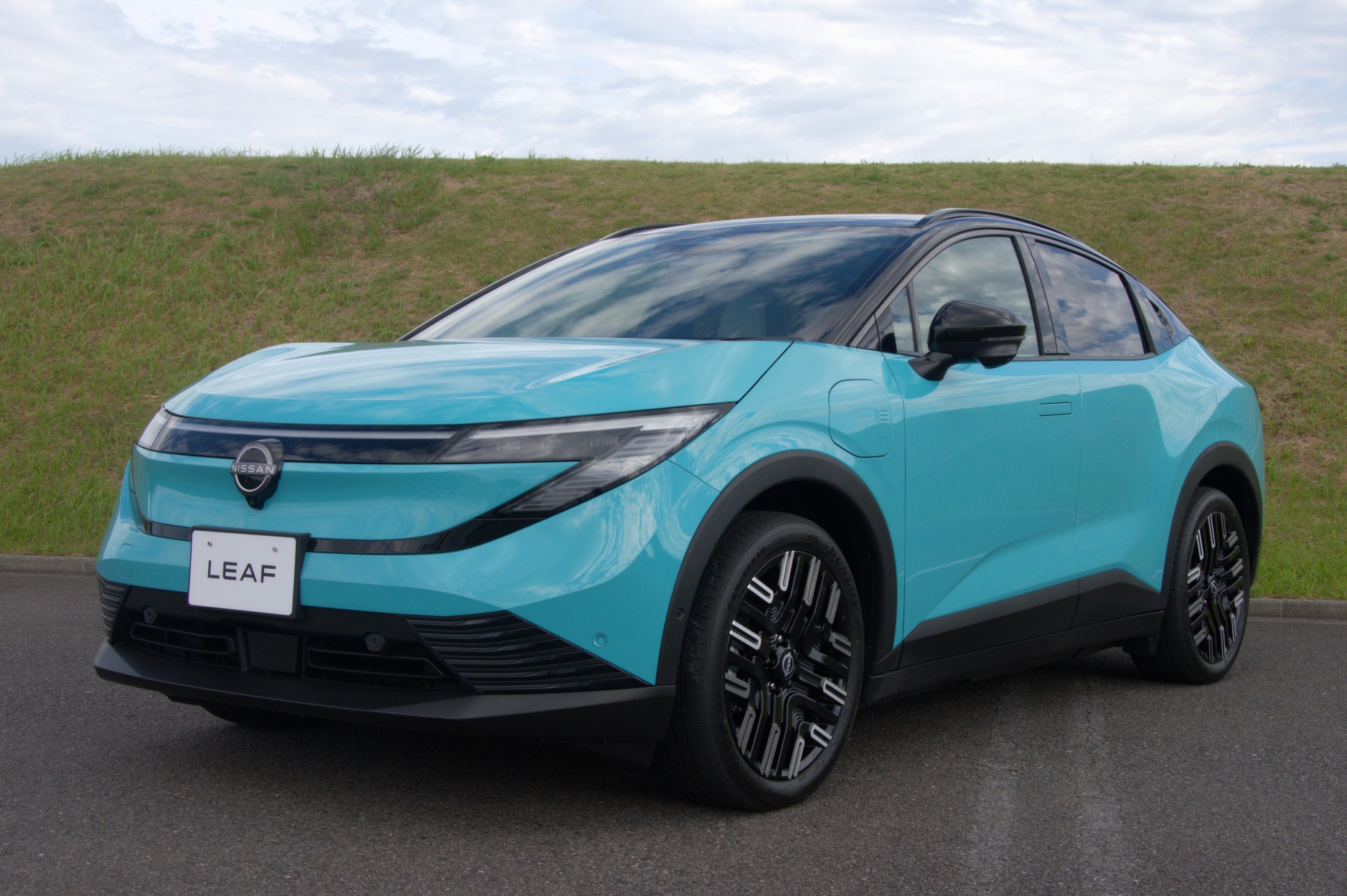★新ロゴ　新型★未使用級　NISSAN 日産 Leaf リーフ　サクラ　EV 日産新型リーフ、航続702kmにテスラ式熱管理 3Dランプにオムロン