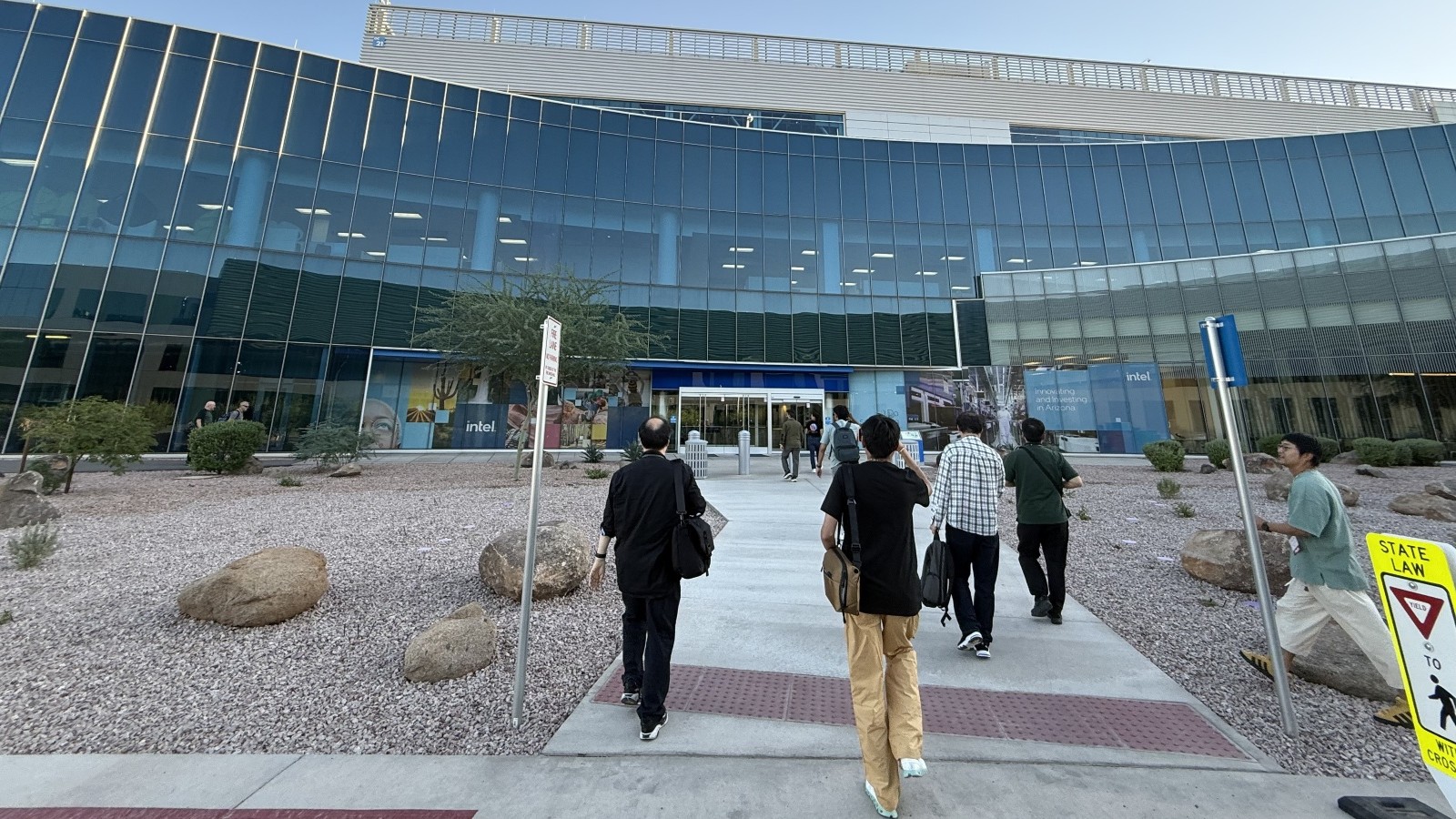 インテルの「18A」工場に潜入、米国に先端半導体は戻るか