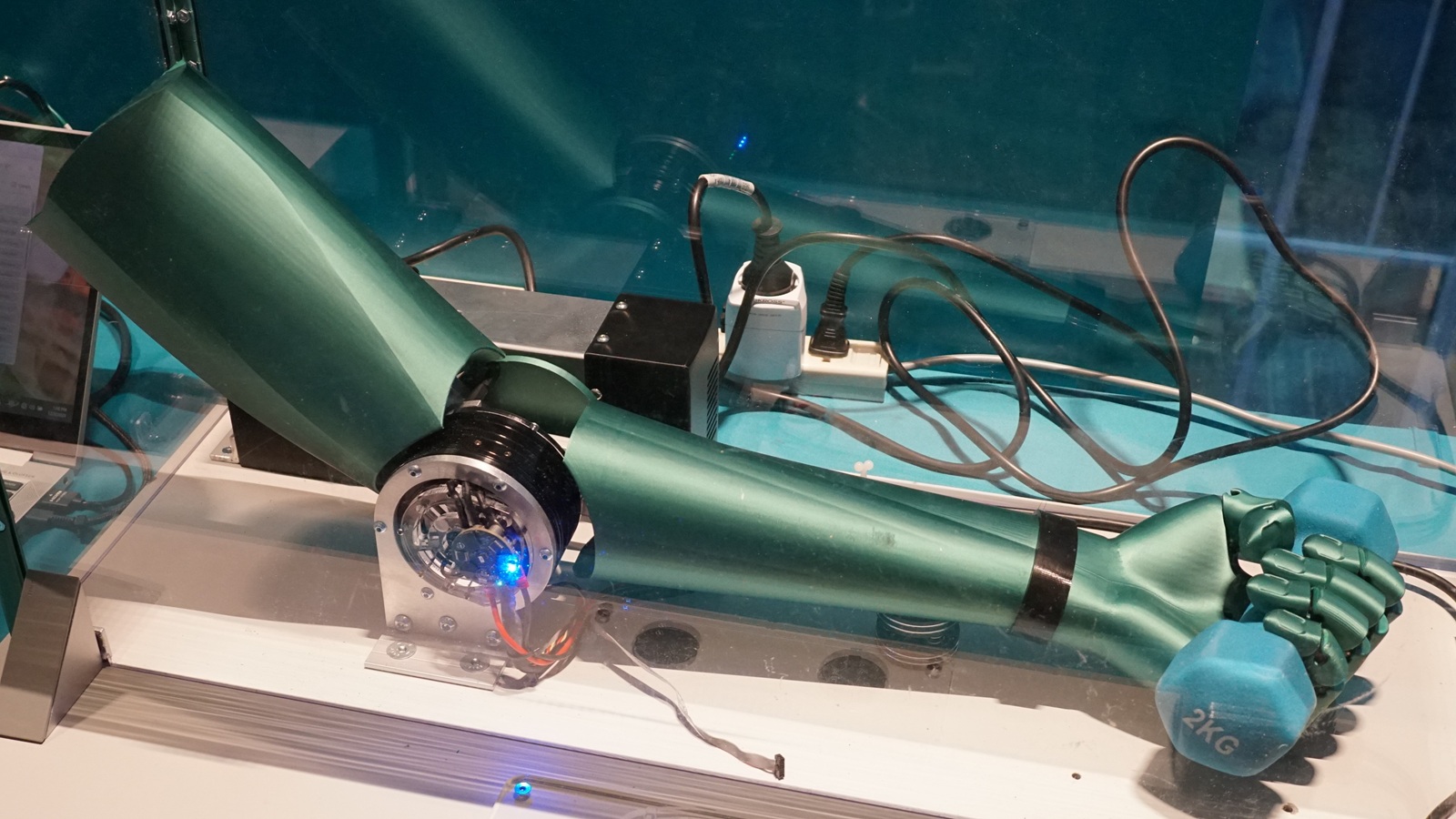 人型ロボにはGaN、モーター駆動基板の面積半減　インフィニオン訴求