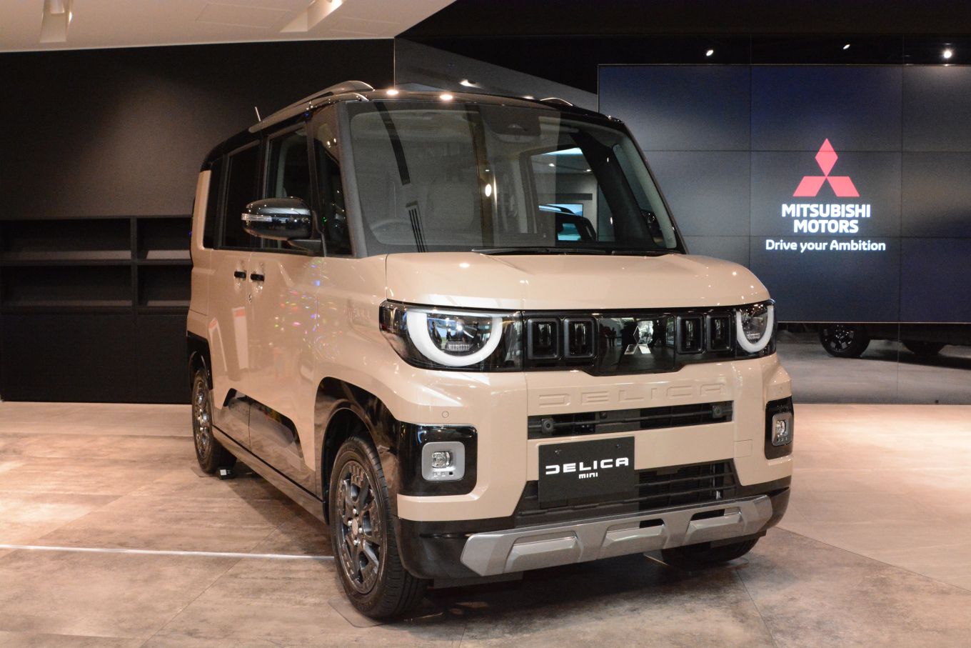 三菱自の新型デリカD:5、加藤社長「台数底上げのキャプテン」 | 日経 三菱自の新型デリカD:5、加藤社長「台数底上げのキャプテン」 | 日経