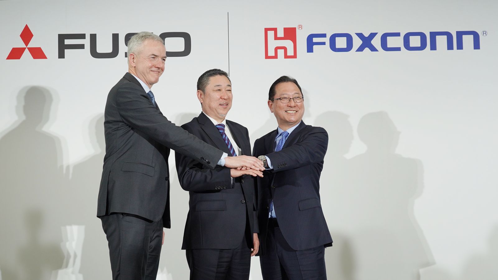 鴻海と三菱ふそう、EVバスで新会社　台湾の実績生かし「打倒BYD」