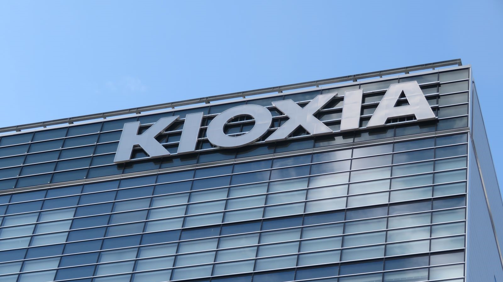 キオクシアは純利益17倍　国内半導体、メモリー高騰で視界不良