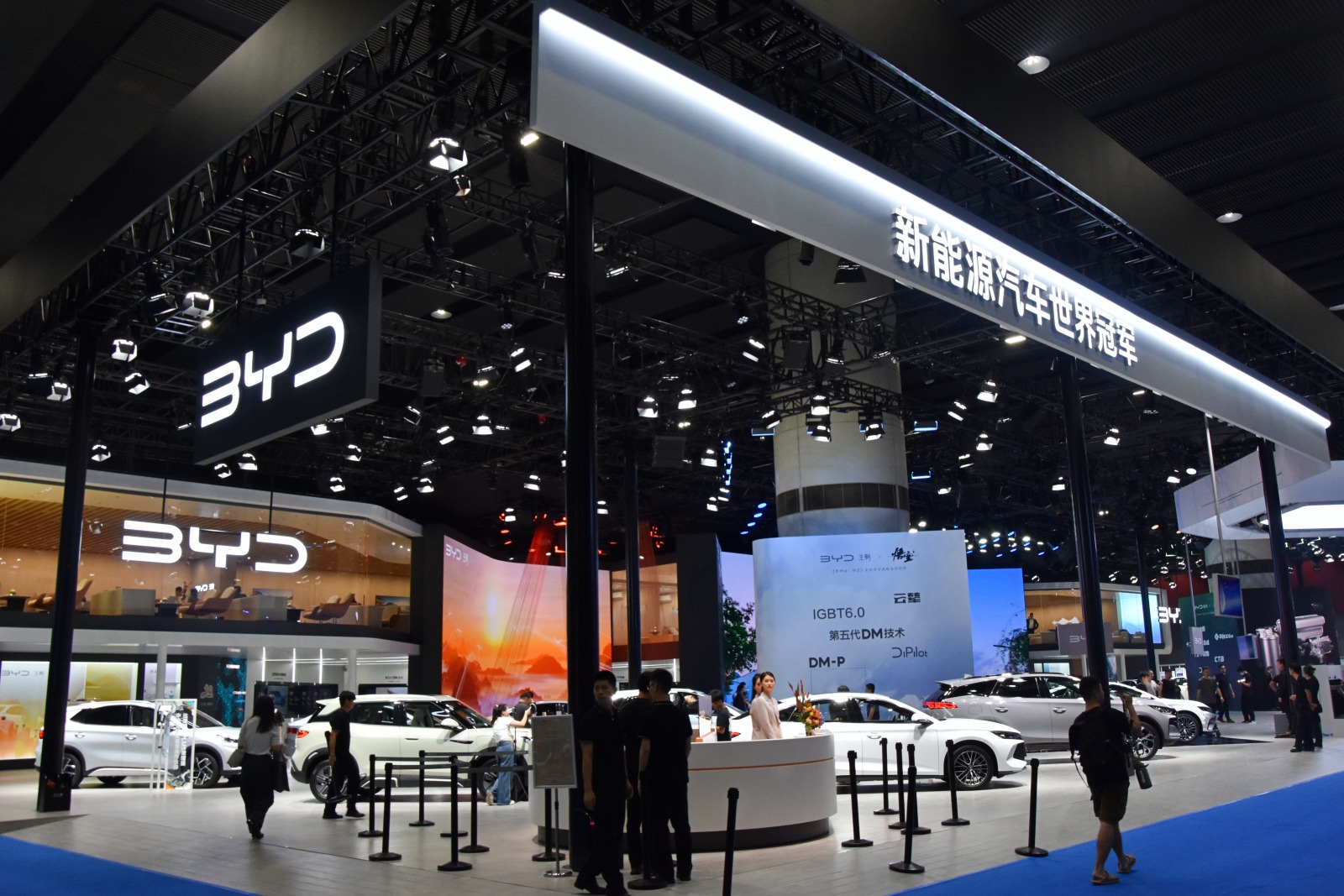 広州モーターショーのBYDブース（写真：日経クロステック）