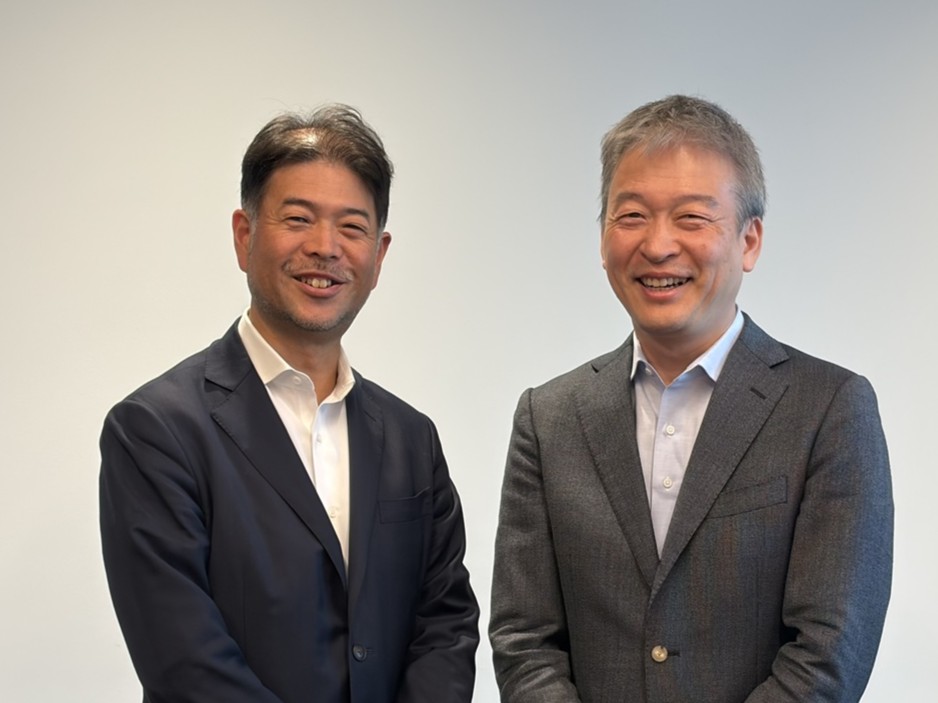 左からアクセンチュアの渡邊将樹デジタルコアSAPビジネスインテグレーショングループ日本統括、SAPジャパンの小泉和久常務執行役員カスタマーサービス＆デリバリー事業本部事業本部長