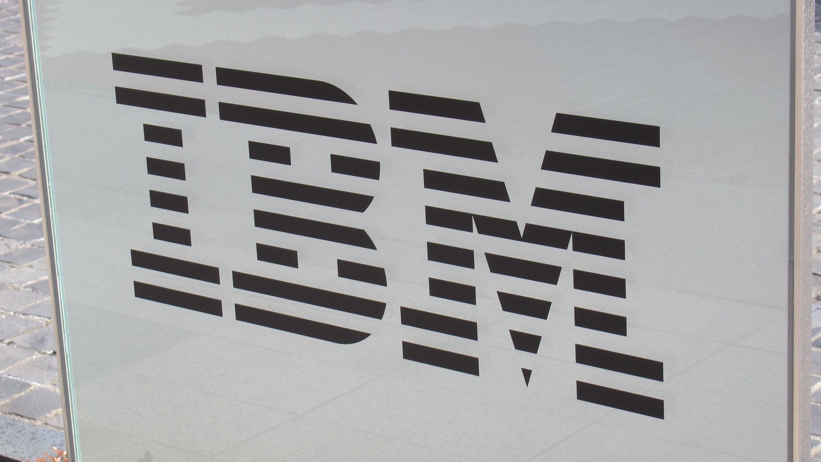 日本IBMがAI駆動開発向けコンテキストを顧客に提供、35％の工数削減目指す