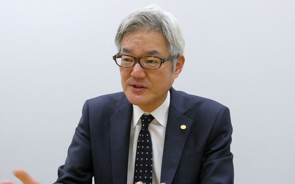 齊藤秀明（さいとうひであき）氏。アナログ・デバイセズ代表取締役とADIのインダストリアル＆ヘルスケアアジアパシフィック＆ジャパンセールスディレクターを兼任する（写真：日経クロステック）