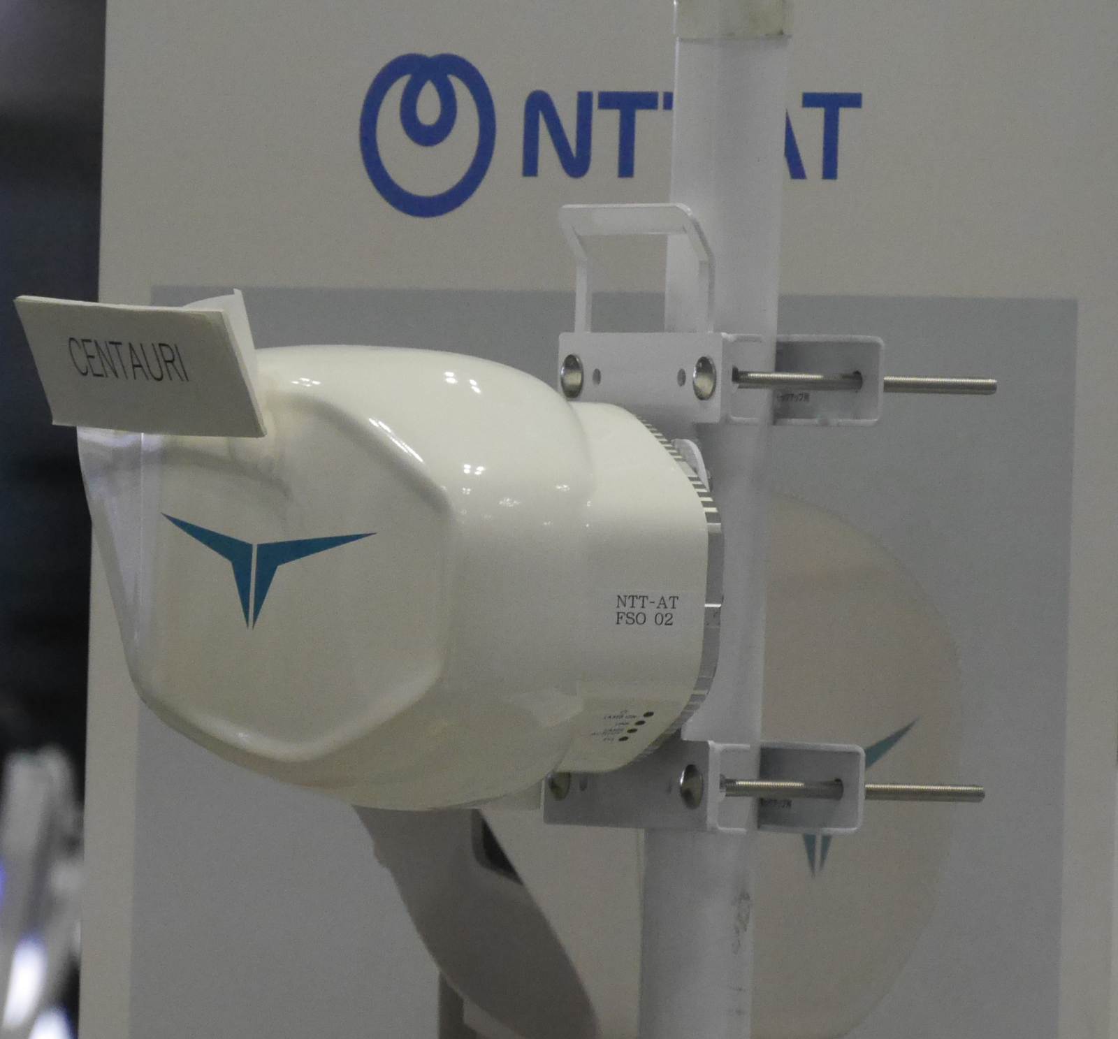 NTT系も販売、ファイバー級の「光無線通信」が商用へ 災害復旧にも