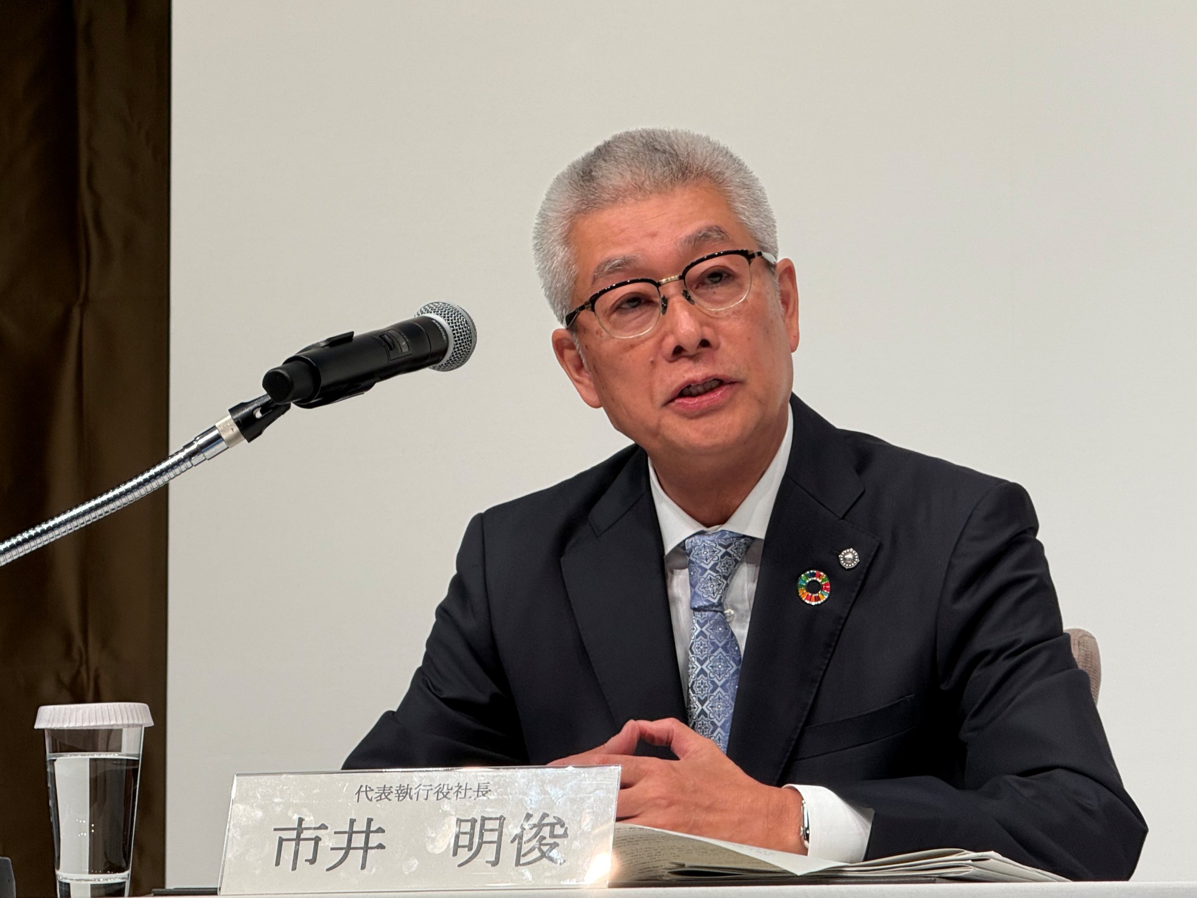 NSKの市井氏は、中国など台頭する新興勢力への危機感をあらわにする（写真：日経クロステック）