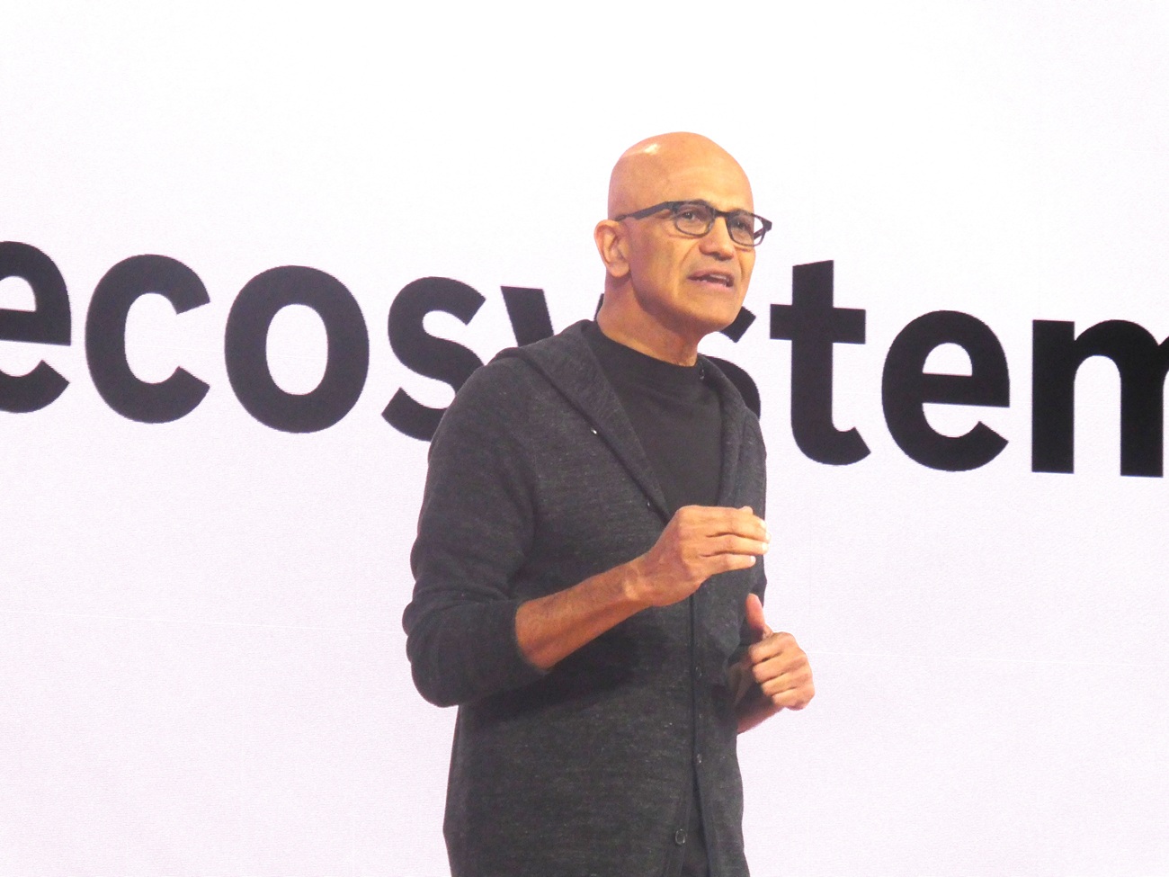 GPT「暴走」にMicrosoftナデラCEOが言及、単一モデルへの依存に警鐘