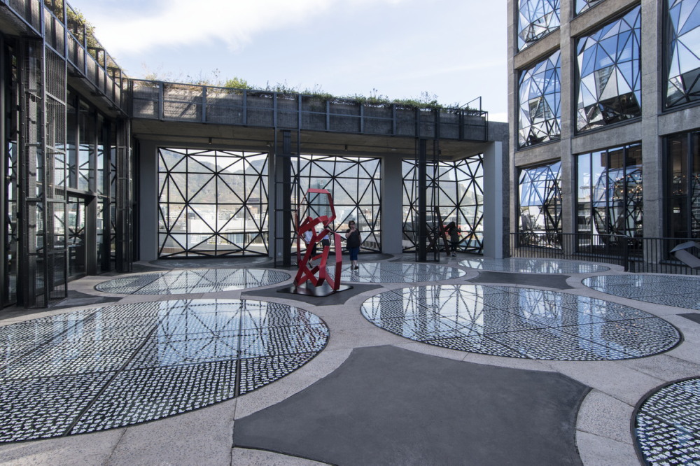 アフリカ初の現代美術館、穀物貯蔵庫をダイナミックに転用（2ページ目