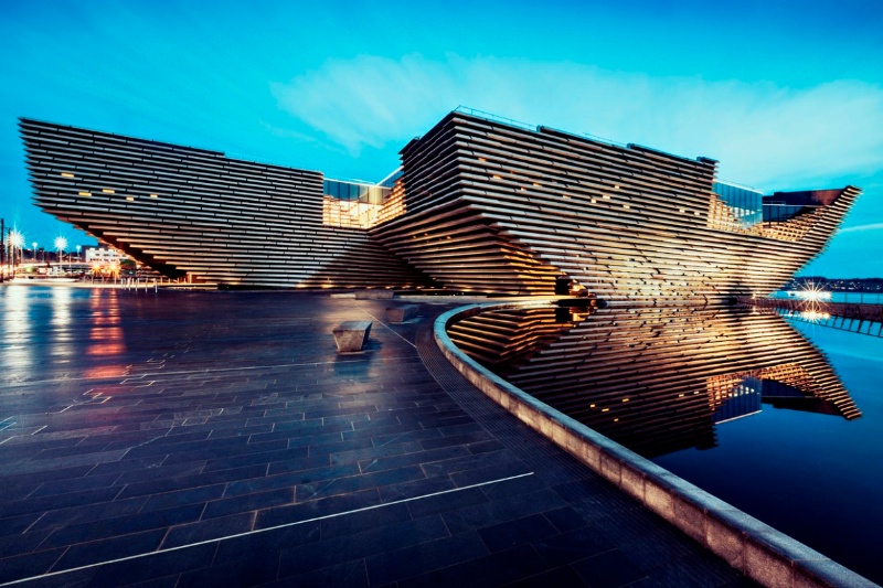 崖”への挑戦、スコットランド初のデザイン美術館「V＆Aダンディー」 | 日経クロステック（xTECH）