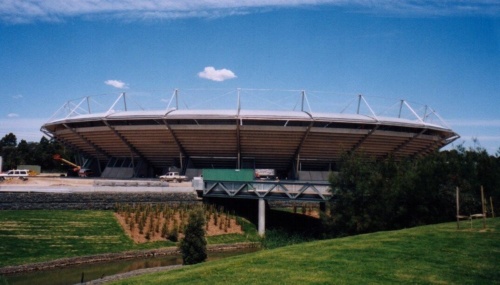 竣工当時のケン・ローズウォール・アリーナ。2000年に撮影。当時の名称はシドニー・インターナショナル・テニス・センター(写真:Arup)