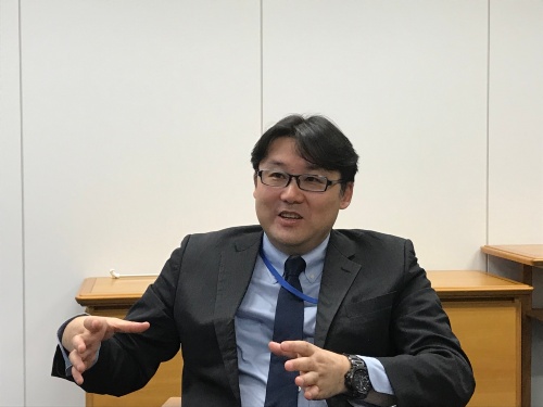 住友化学技術・研究企画部主席部員(インタビュー当時。2020年5月より内閣府)の木全修一氏