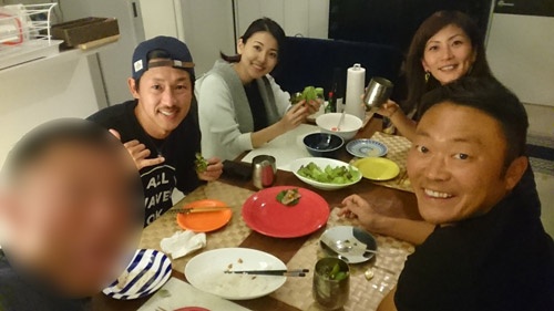 <span class="fontBold">サーフィンのプロから飲食店経営に転向し、オーストラリアで大成功した石川英治氏もジョイン。「サーフィンは上手くなろうと小手先のテクニックを追ってはダメ。楽しむことを最優先に」と。なるほど。</span>