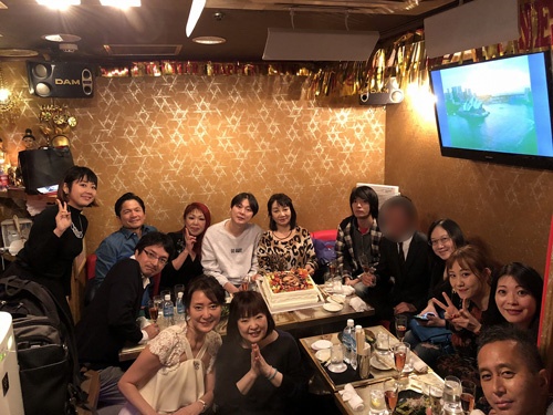 銀座の怪しいバーで。志麻子さんを核とする怪しい人々が集まりました。