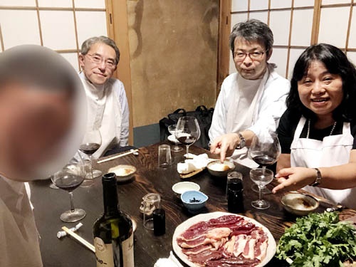 浅草の「壽」で鴨を堪能いたしました。4月に入ると「脂が乗っていないからイマイチ」との声もありますが、どうしてどうして。極上のお味でございました。