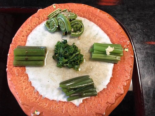 西川町の出羽屋にも行きました。山菜料理を食べるならここでしょう。