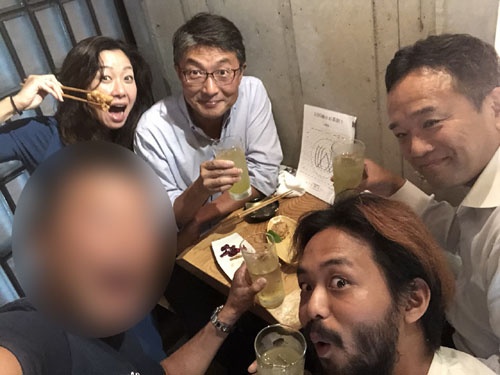 10種類の部位に10種類の味付けで計100種類の鶏のから揚げ。