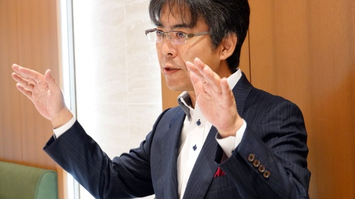 レクサスインターナショナルのチーフエンジニア、旭 利夫さん