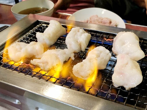 痛風上等でホルモンとビールをロキソニンと共にしこたまいただきました。体に悪い物って美味しいです。