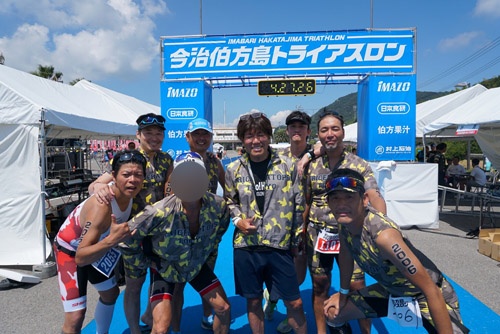 TRICERATOPSのメンバーと。バイクセクションで無念の足切りとなってしまった選手も出てしまいましたが、みんな頑張りました。