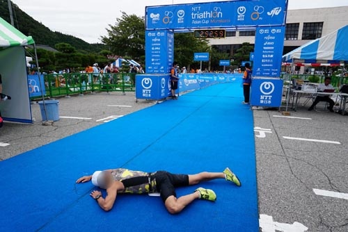 今回も死にました。距離が短くなった分、少しはラクになるかと思いきや、レースの平均速度がグンと上がり、心拍もバクバクに上がりました。村上は非常にレベルが高く、エイジで10位に潜り込むのがやっとでした。