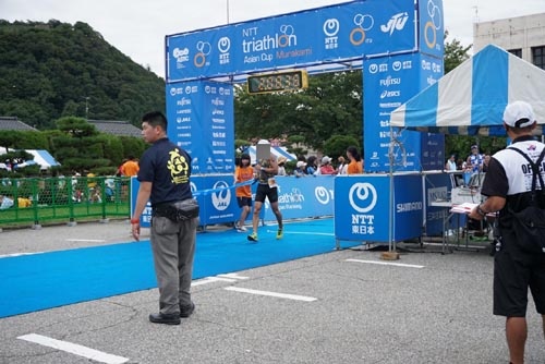 ランはキロ4分40秒くらいのペースでしょうか。もうひと頑張り、というところです。