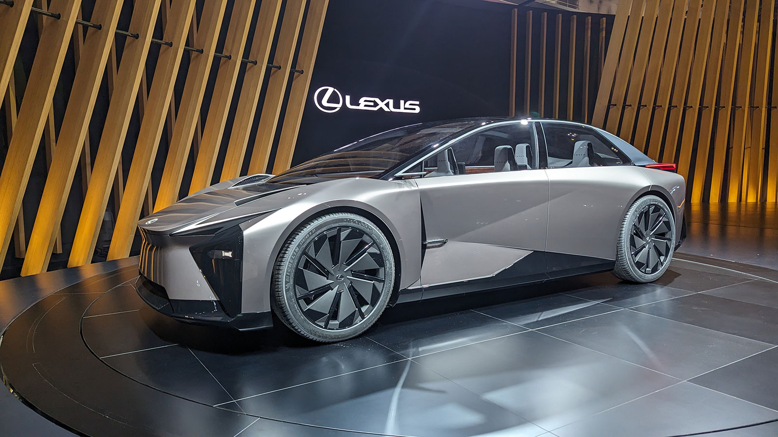 やはり「トヨタショー」だったジャパンモビリティショー | 日経クロス