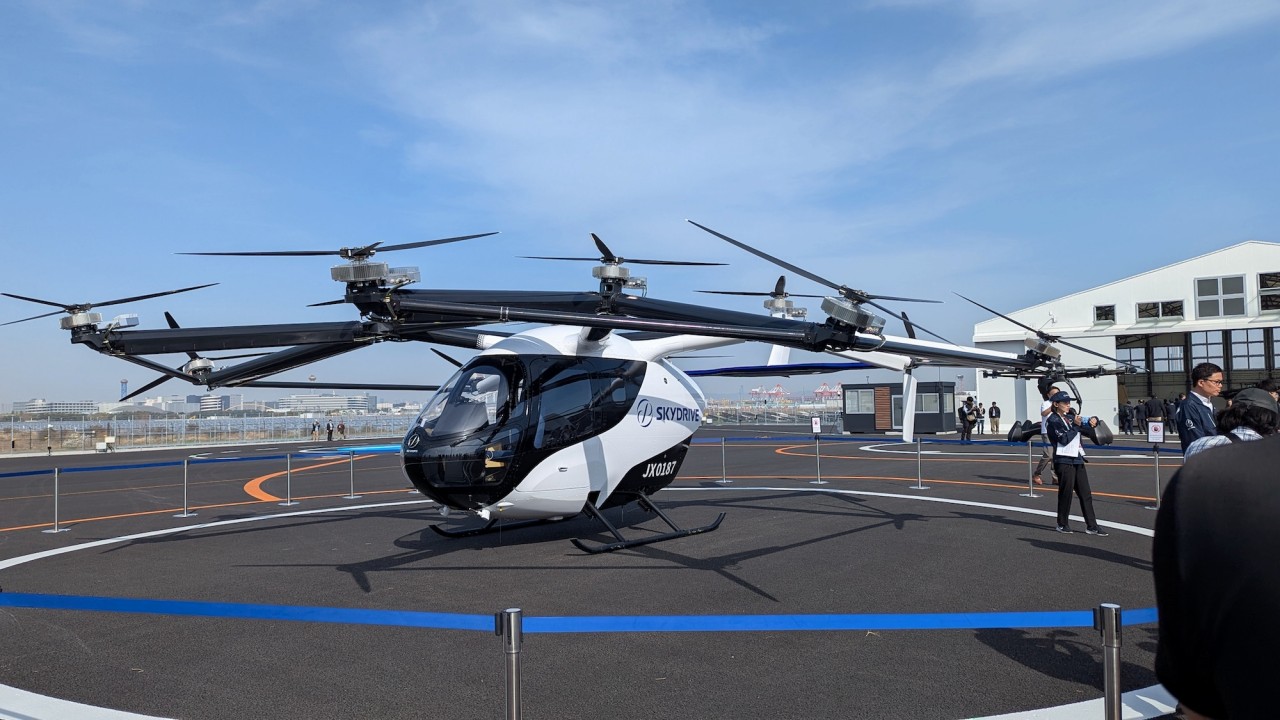 2028年の離陸目指す「空飛ぶクルマ」を見てきた | 日経クロステック