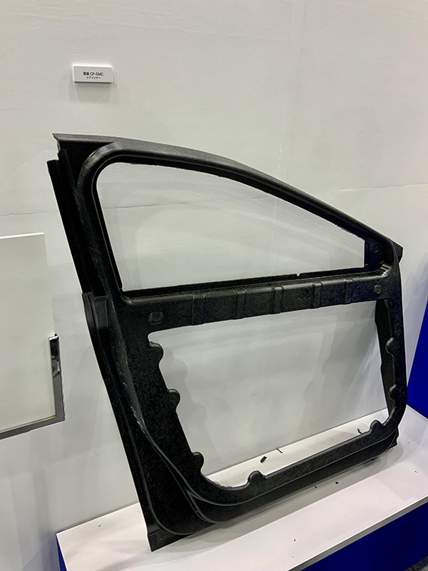 自動車の軽量化テクノロジー 材料・成形・接合・強度、燃費・電費性能の向上を目指して／テクノロジー・環境 樹脂化でクルマを軽く、接合・量産技術が向上 | 日経クロス