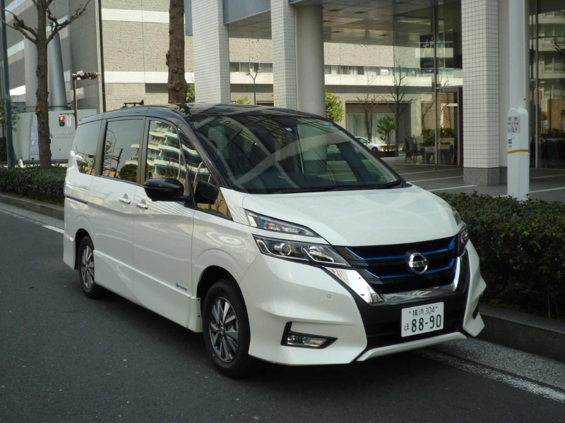 セレナ e power 日産