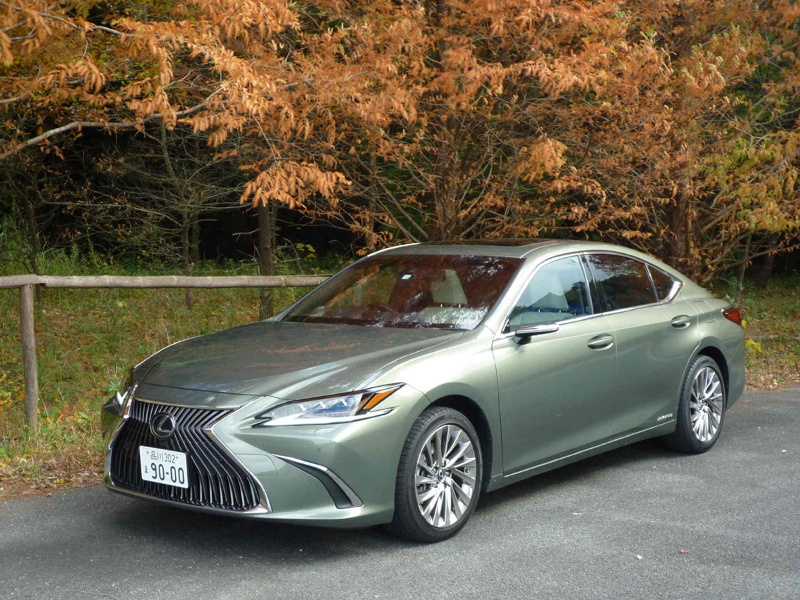 レクサス Es 世界初採用の電子ミラーは課題が残る 日経クロステック Xtech