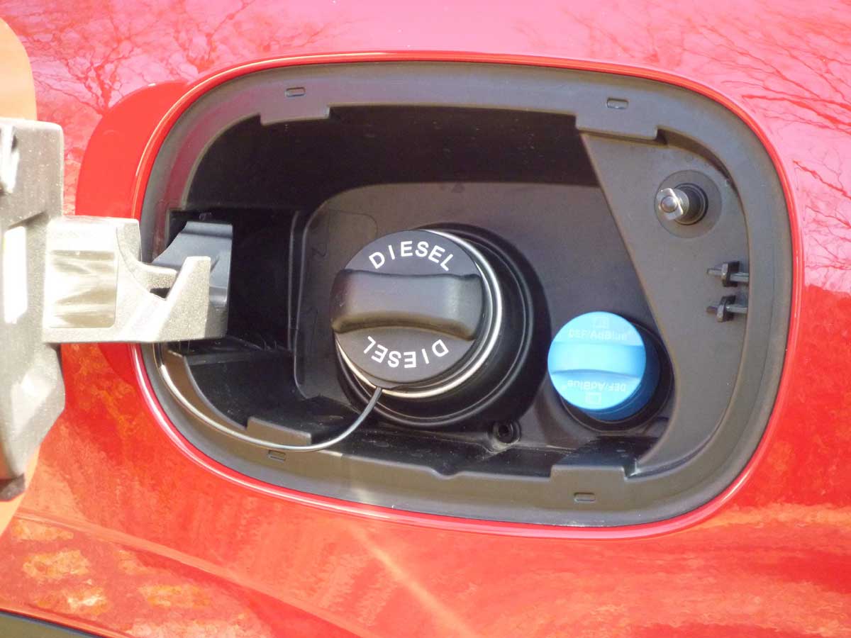 アルファロメオ ステルヴィオ にディーゼル車 課題は敏感過ぎるステアリング 日経クロステック Xtech