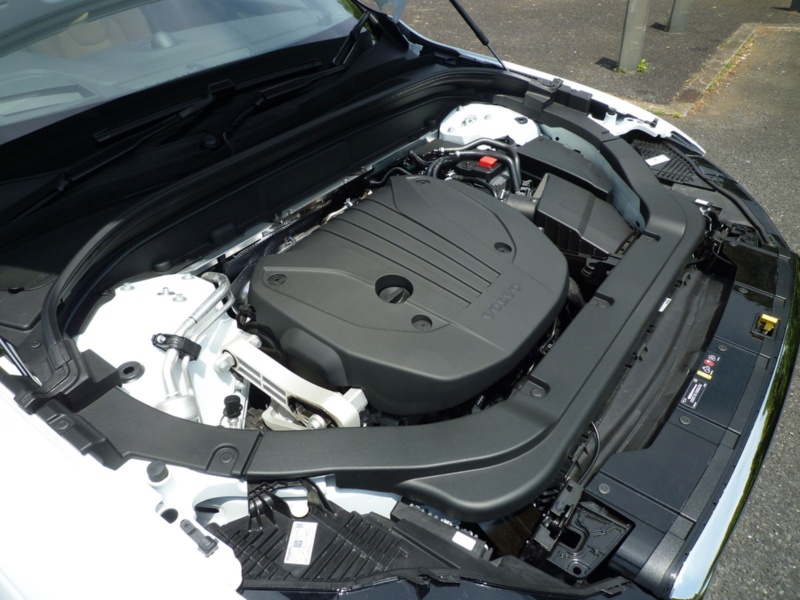 ボルボの48vマイルドhev Xc60 B5 新エンジンで上質な乗り味 日経クロステック Xtech