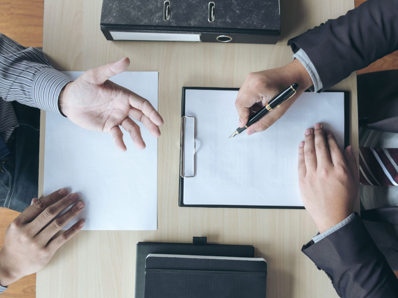 退職した部下に関する問い合わせ、突然の電話にとまどうシステム統括責任者