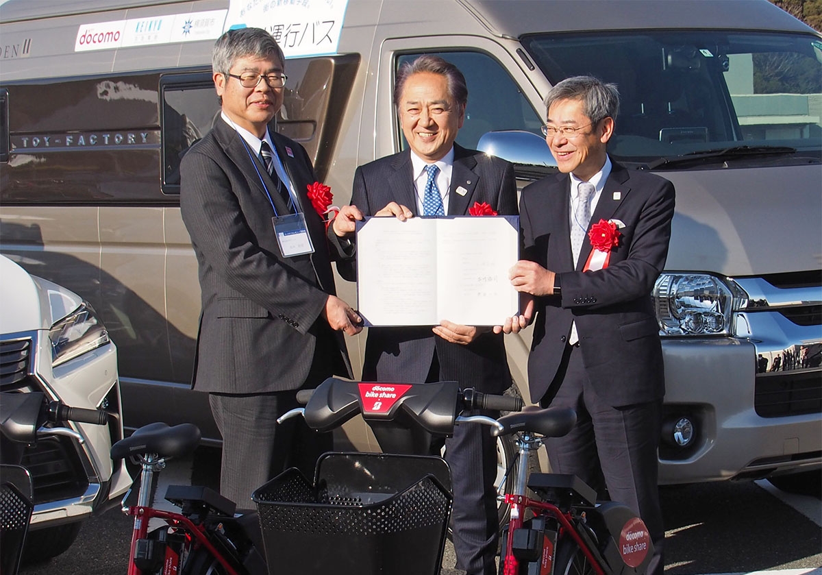 横須賀市とNTTドコモ、京浜急行電鉄は2019年1月24日に連携協定の締結式を実施。横須賀市の地域課題解決や産業育成などに向けスマートモビリティーに関する取り組みを推し進めるとしている。写真は同締結式より（筆者撮影） 