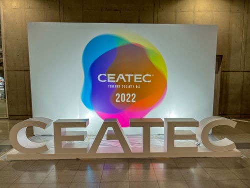 コロナ禍でオンライン開催が続いた「CEATEC」も、2022年は一部を除いてオフラインでの開催となった。写真は2022年10月17日、「CEATEC 2022」会場にて筆者撮影