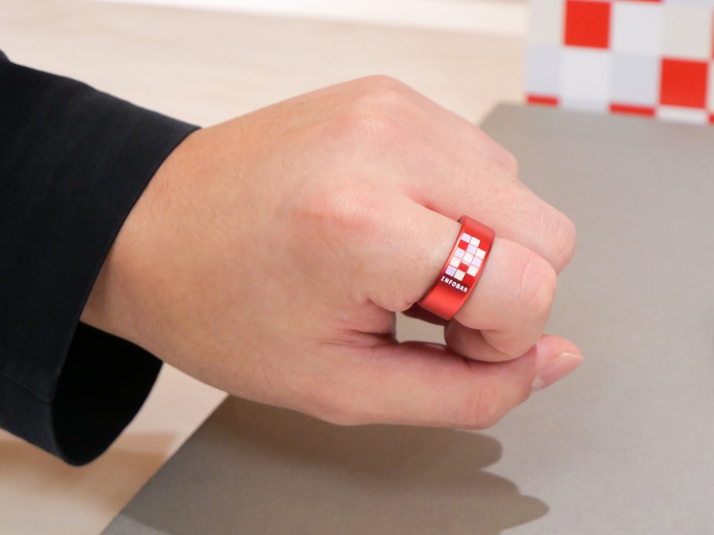 KDDIが「スマートリング」のクラファン、INFOBARコラボでデザイン重視