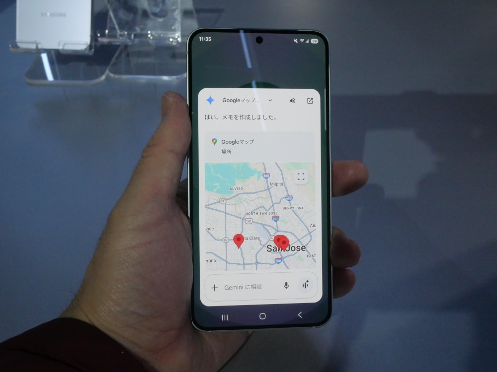 グーグルは、サムスン電子などとAIエージェントを共同で開発し、2025年には複数のアプリにまたがるタスクを処理する仕組みを整えた