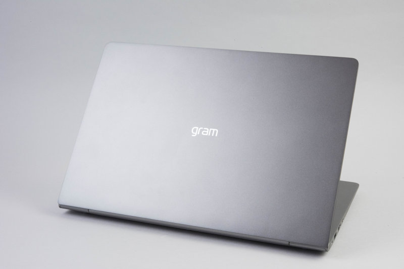 LGの薄型ノート「gram」、最新世代はここが物足りない | 日経クロス