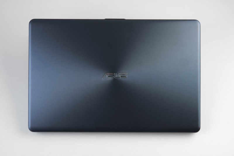 強烈なコスパ、ASUSの最新A4ノート「VivoBook」は買いか？ | 日経