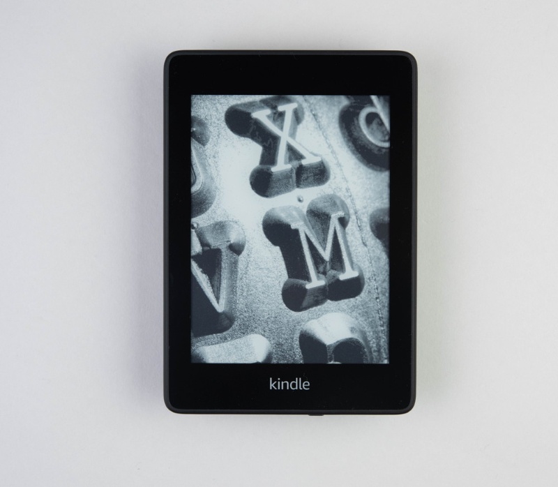 読みづらいkindle新モデル 買うなら18年に出たpaperwhite 日経クロステック Xtech