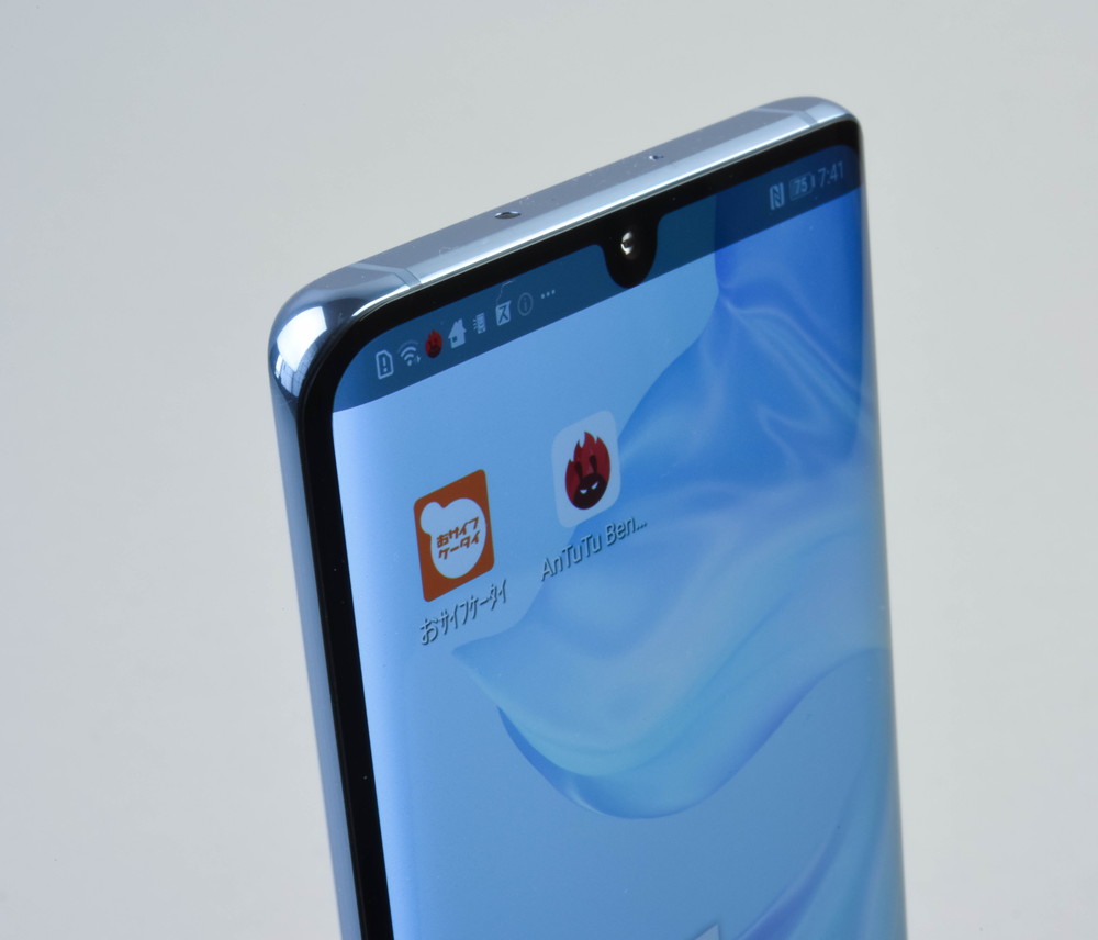 遅れて来たHUAWEI P30 Pro、その「凄み」は色あせなかったか | 日経