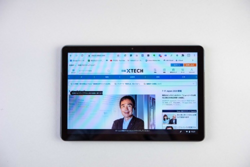 ブラウザー画面は指で操作できる