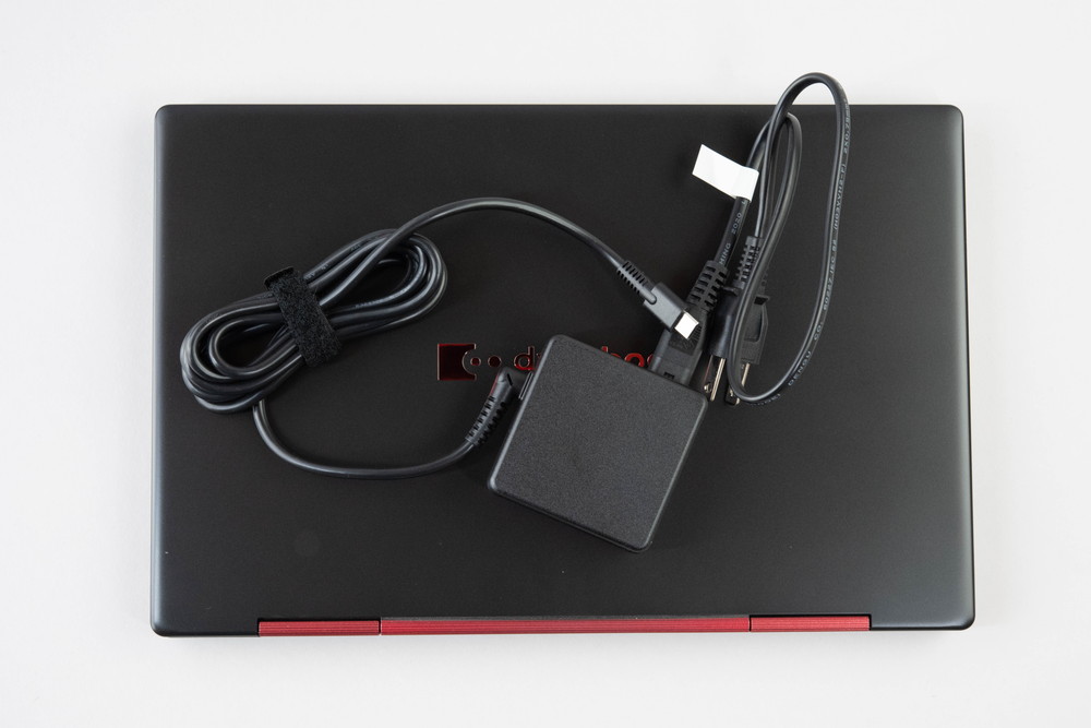 書き味の良いペン入力対応が特徴、2in1 PCの「dynabook V8」 | 日経